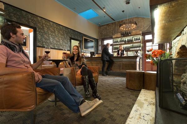 Guests enjoy tasting the award-winning wines in the relaxed lounge area.